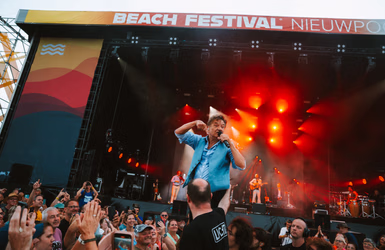 Bekijk de officiële aftermovie van Beach Festival 2025! 🎸